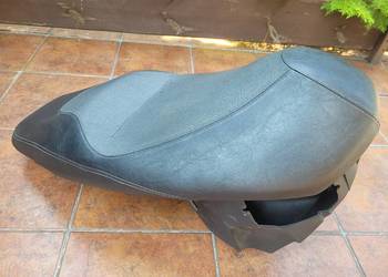 siedzenie ,nocnik ,schowek na kask PIAGGIO CARNABY 125,200, 07-11r.