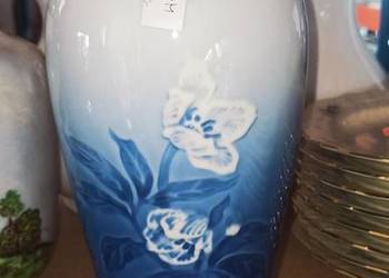 Wazon z wypukłymi kwiatami. Royal Copenhaga. B & G.  Denmark Wazon z wypukłymi kwiatami. Royal Copenhaga. B & G.  Denmark