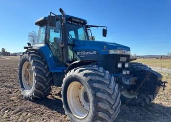 Ciągnik New Holland 8770 z napędem na cztery koła