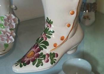 Bucik porcelanowy.  Może być na kwiaty jako wazonik, używają