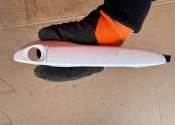 Klamka zewnętrzna drzwi lewy przód Hyundai i20 II 14-20 biała