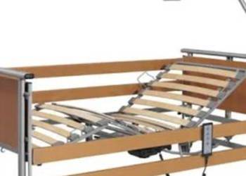 Łóżko z pilotem umożliwiającym korekcje położenia