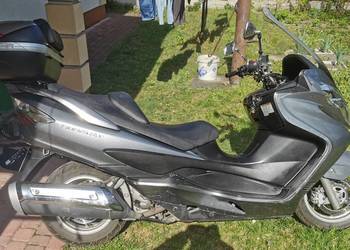 Burgman AN 400 K7 2007r. z kufrem centralnym.