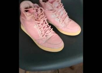 Buty sportowe damskie.