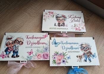Drewniane pudełko z czekoladą dla Babci i Dziadka Prezent dla Dziadków
