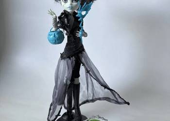 Monster High G1 Ghouls Rule Frankie Stein - stojak i akcesoria