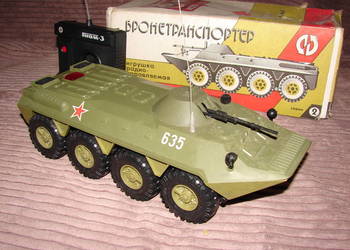 Zabawka zsrr gnom 3 BTR model PRL sterowany transporter