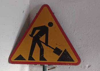 Znak ostrzegawczy roboty drogowe roboty na drodze