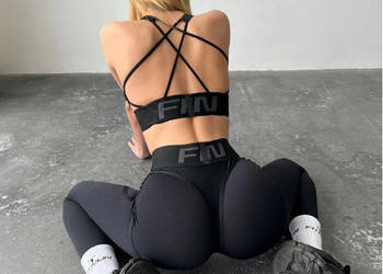 TOP sportowy - czarny - nowoczesny styl - crop