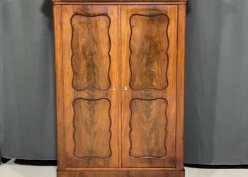 Mahoniowa bieliźniarka w stylu Biedermeier