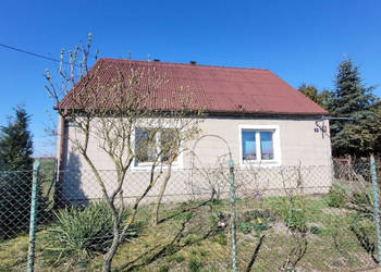 Działka zabudowana domem i budynkiem gospodarczym