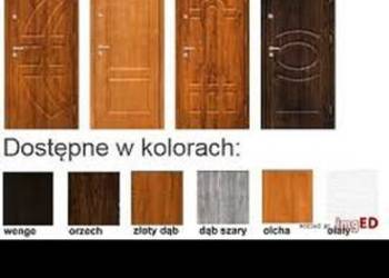 Drzwi zewnętrzne, wejściowe do mieszkań w bloku
