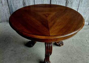 Stolik z nogami zakończonymi motywem łap / 500