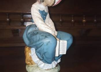 Figurka Daisa, z książką. Ręcznie robiona. Lladro. Spai