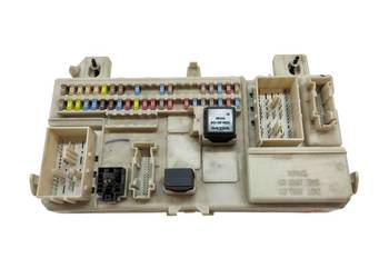 MODUŁ SKRZUNKA BEZPIECZNIKÓW FUSE BOX 30728906 Volvo V50 I (2004-2012)