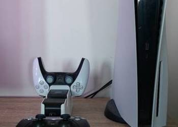 PS5 500gb+2 Pady+2 Gry GOD OF WAR