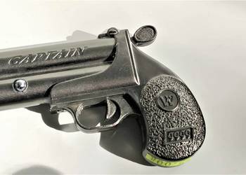 Kolekcjonerska zapalniczka pistolet Capitan .