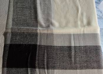 Szalik kremowo czarny 140x140 cm nowy