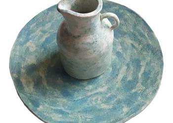 Zestaw naczyń ceramicznych ręcznie wykonanych.