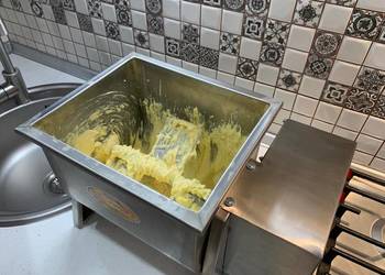 Elektryczna maslnenica do zbijania masła