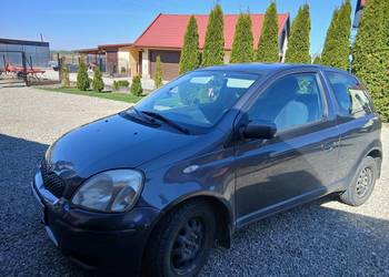 Samochód osobowy toyota yaris