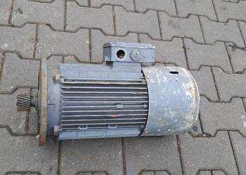 Silnik elektryczny SEW DFT 132S82B silnik 0,88kw/ 3kw