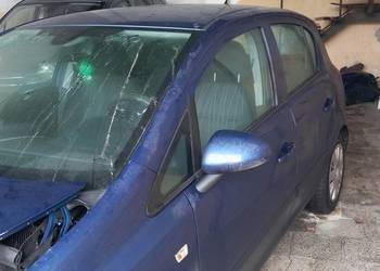 Opel Corsa uszkodzony