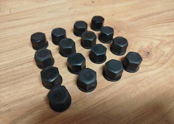 Nakładki , kapturki na nakrętki koła Trabant