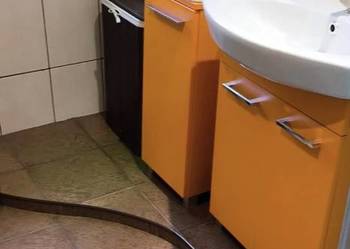 Komplet mebli łazienkowych z umywalką