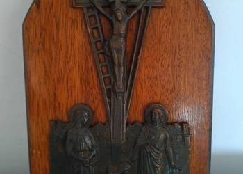 Płaskorzeźby na drewnianej podstawie z wizerunkiem Sakralnym
