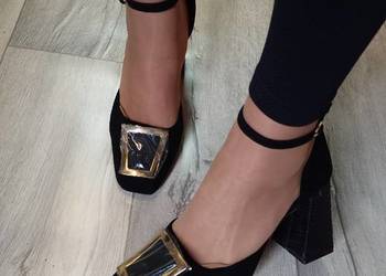 (39/40) Czarne, bogato zdobione czółenka wieczorowe z zapięciem, NOWE