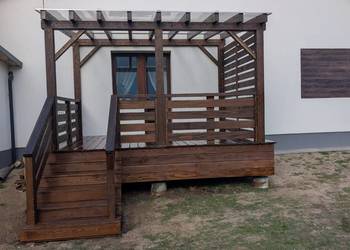 Taras drewniany, zadaszenie tarasu, altana, pergola Nisko