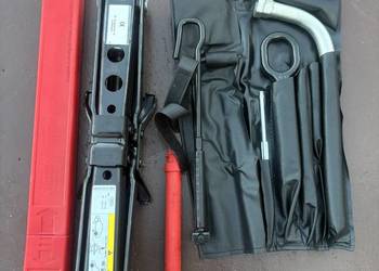 Sprzedam zestaw lewarek/klucz do kół/ klucz do odblokowania skrzyni Audi a5