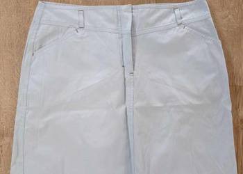 Błękitna spódnica marki Reserved