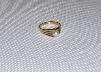Złoty (18K) pierścionek z perłą R.14 3,9 g