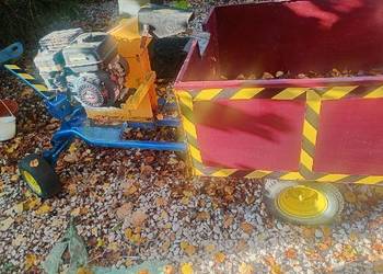 Rębak z przyczepką do gałęzi