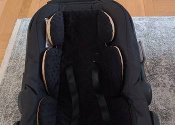 Fotelik samochodowy, nosidełko firmy Adbor