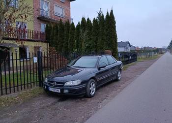 Omega, LPG ,tył napęd, sprawna klima, xenony.