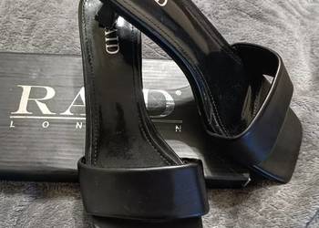 Czarne klapki na obcasie RAID London + pudełko + zapasowe fleki – rozmiar 3