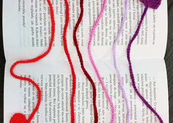 Kolorowe zakładki do książek wykonane na szydełku