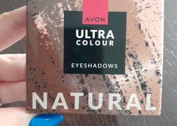 Paleta cieni do powiek Avon Ultra Colour Natural.