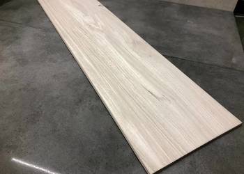 DREWNOPODOBNE schody JASNY DĄB, płytki 120x30