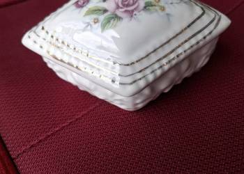Porcelanowe puzderko szkatułka z różą vintage retro