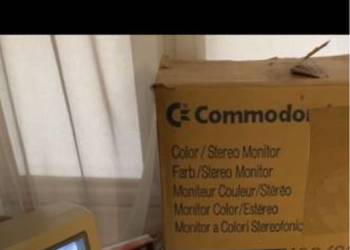 Monitor Commodore 1084S w stanie kolekcjonerskim – uwaga z oryginalnym pude