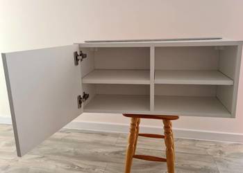 Szafka wisząca do pokoju dziecięcego