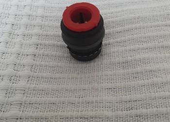 GNIAZDO ADAPTER PRZEWODU PODCIŚNIENIA NA POKRYWIE ZAWORÓW ROVER 75 MG ZT