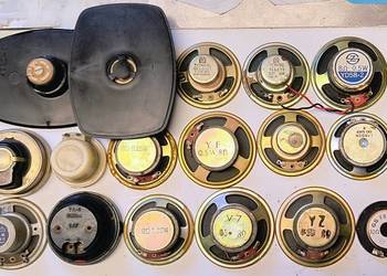 Małe głośniki, mikrofony, wkładki, laryngofony.