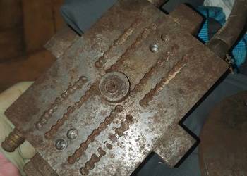 Forma duża przemysłowa do produkcji zabawek: paski, nóżki, lufy, uchwyty