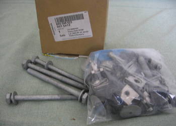 8R0098623 AUDI Q5 Zestaw montażowy zderzaka przedniego. NOWY ORYGINAŁ