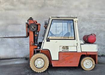 Nissan • 4500kg • TRIPLEX • kabina • 4 sekcje • wys. 225cm • wózek widłowy